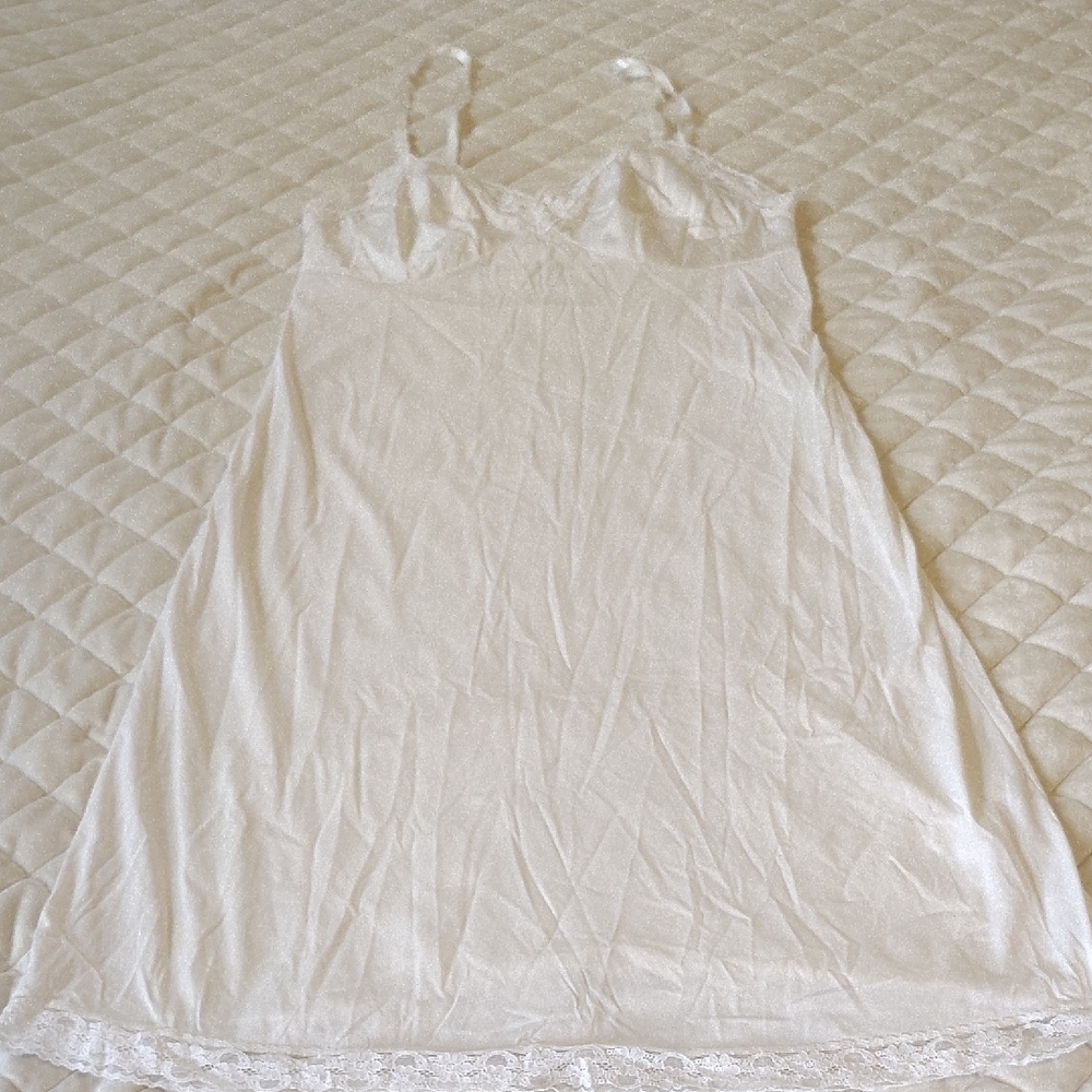 Vanity Fair White Lace Chemise - Picture 9 of 9